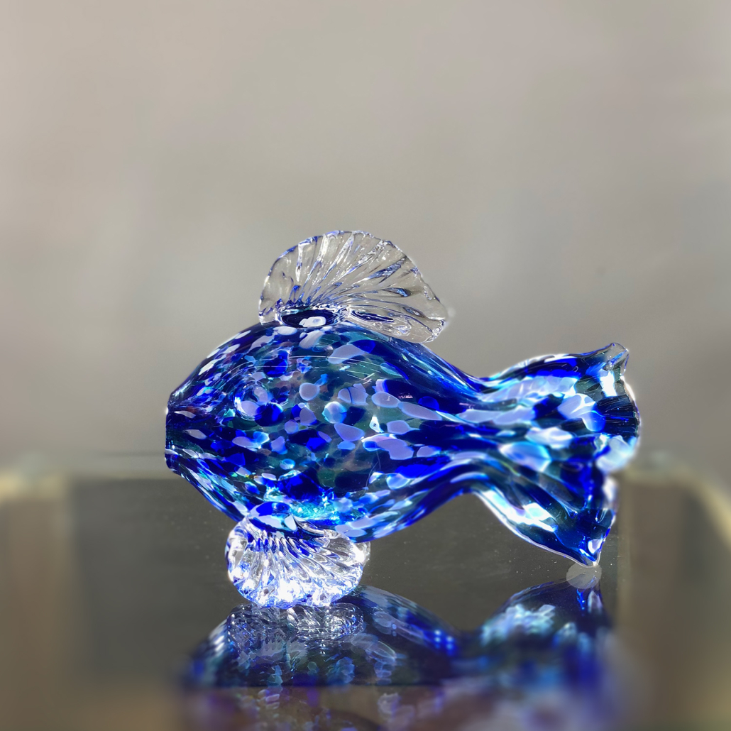 https://www.moanaglass.com/wp-content/uploads/2023/02/blue-fish-learn-glass-blowing-at-moana-glass-1030x1030.jpg